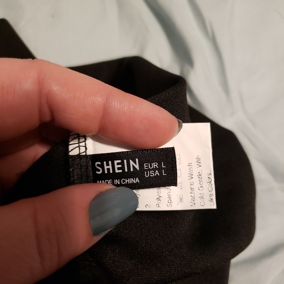 Black Scallop Detail Bodysuit - Picture 2 of 2